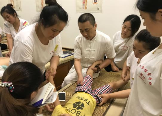 育婴员
