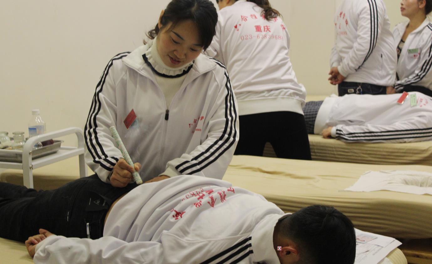 重庆六合学校分享腰椎间盘突出的推拿治疗方法