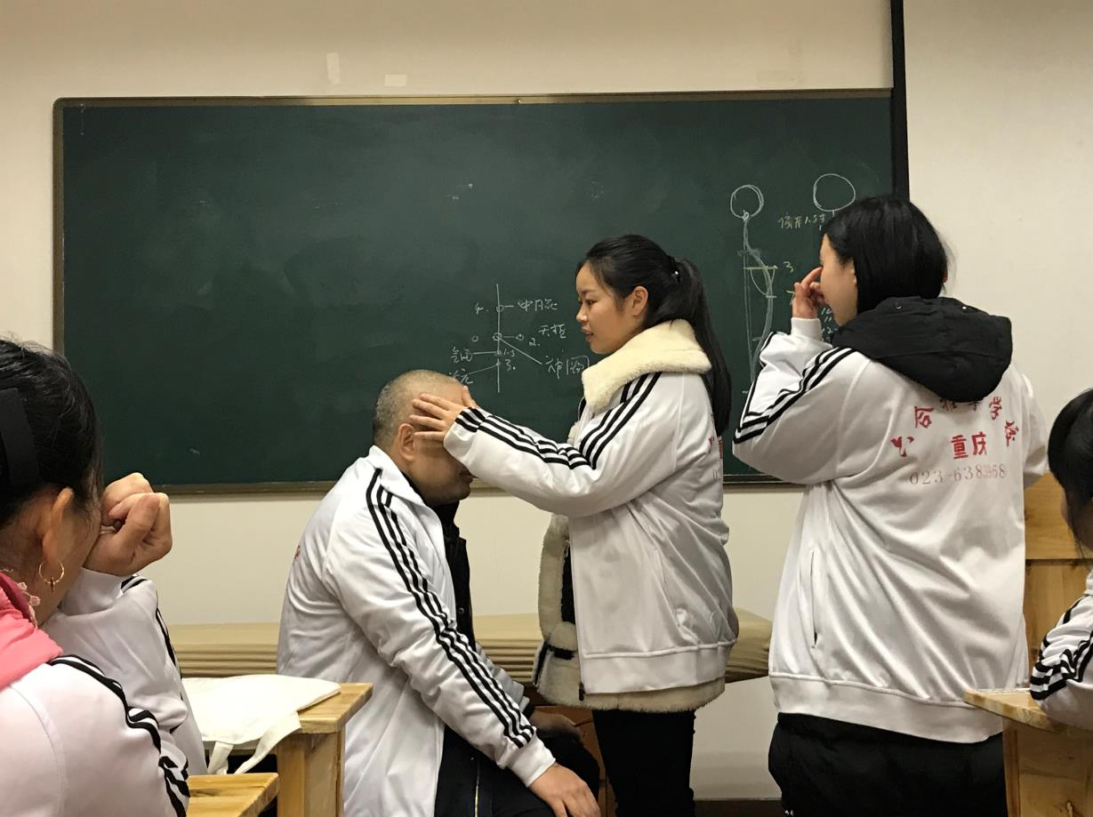 中医培训学校分享搞定鱼尾纹的中医按摩法