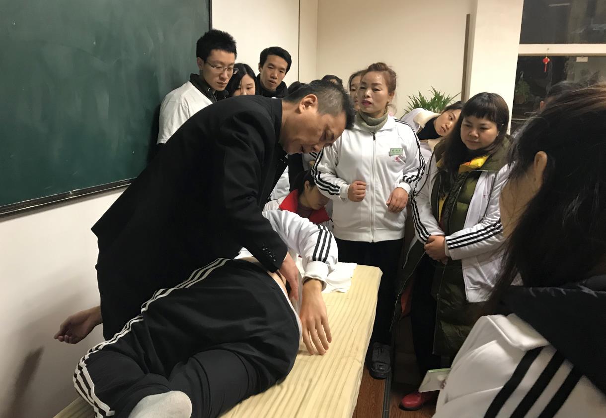 正骨推拿培训要怎么选择学校？