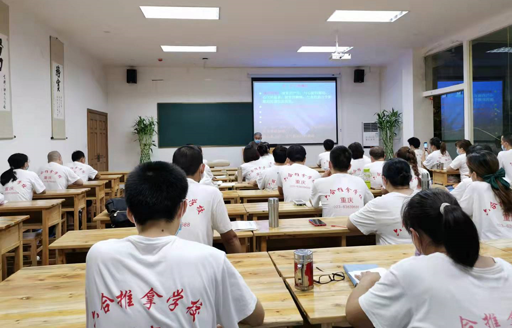重庆六合学校的康复调理考证培训有何优势？