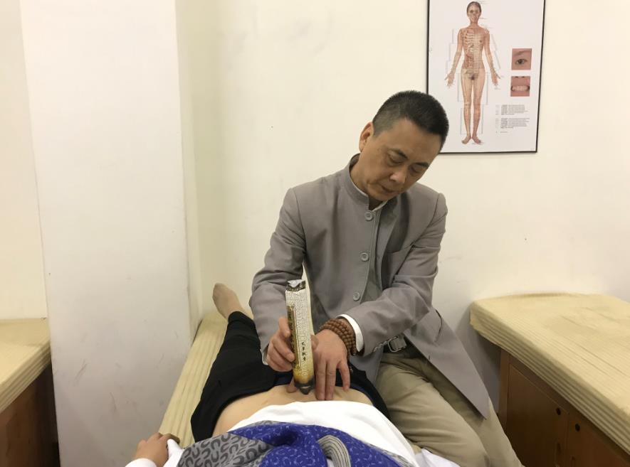 艾灸时要注意哪些东西？重庆中医针灸师培训学校在哪？