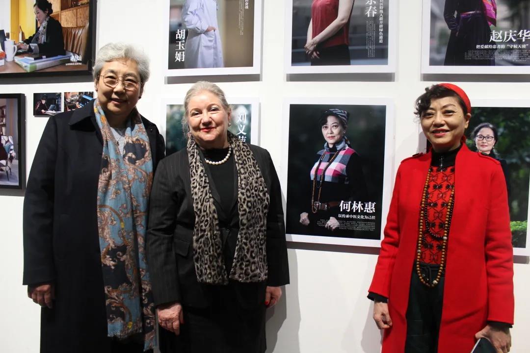 六合学校何林惠校长出席重庆女性力量影像展